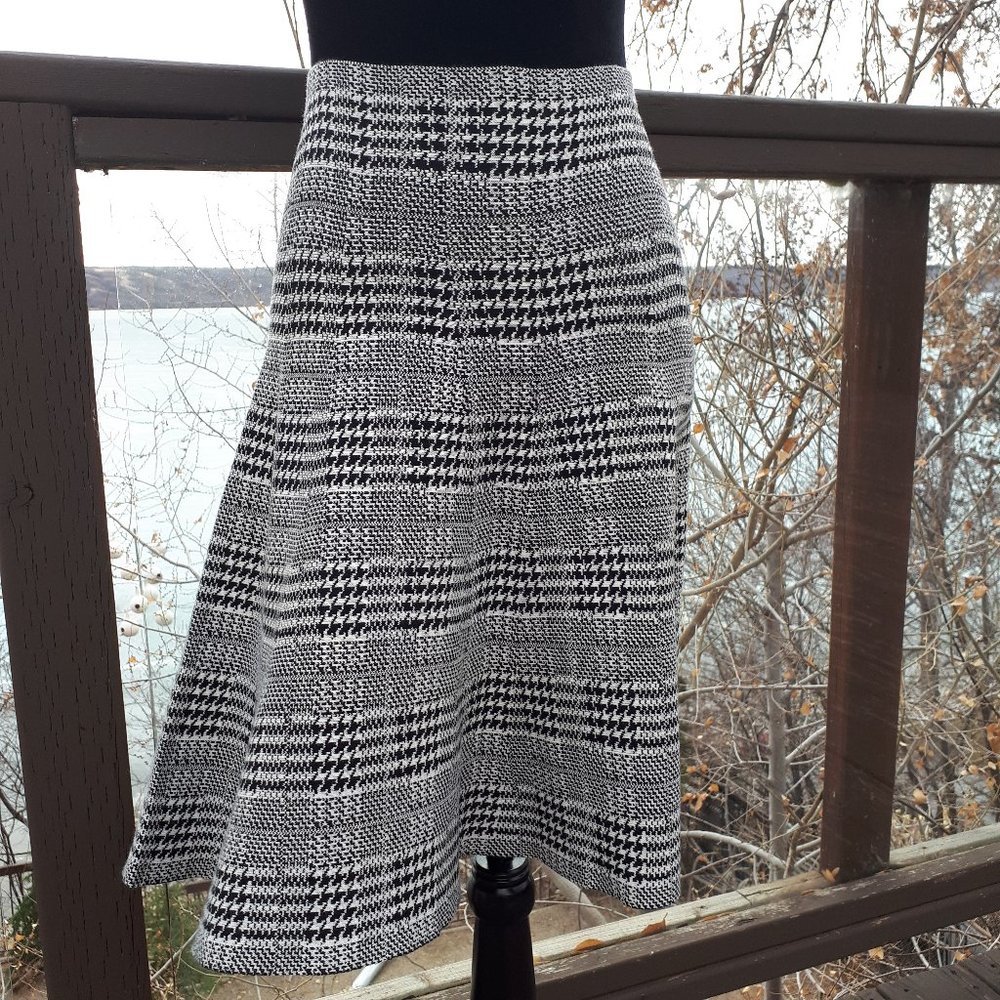 NWOT MAX STUDIO Fit & Flare Houndstooth Knit Skirt - Picture 4 of 16